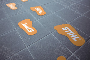 Наклейки фигурные на пол магазина 30х13см «СЛЕДЫ» с логотипом «STIHL» — фото 1
