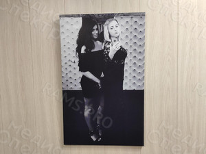 Картина с ЧБ фотографией «Две девушки» — фото 3