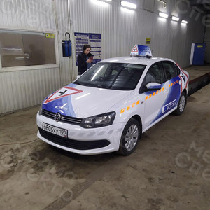 Брендирование автомобиля Volkswagen Polo 2013 автошкола «СТАРТ» — фото 3