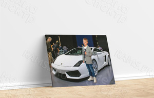 Фотокартина 64х45см «Мальчик в автосалоне» — фото 3