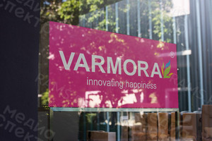 Наклейка на окно магазина «Плитка&Паркет» — фото 2