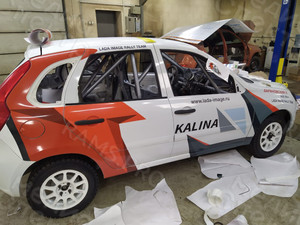 Брендирование гоночного автомобиля «Лада Калина-2» хетчбэк — фото 14
