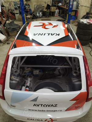 Брендирование гоночного автомобиля «Лада Калина-2» хетчбэк — фото 12