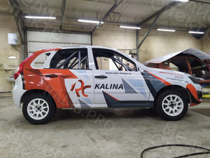 Брендирование гоночного автомобиля «Лада Калина-2» хетчбэк — фото 3