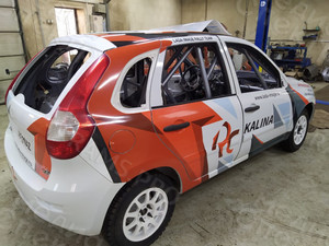 Брендирование гоночного автомобиля «Лада Калина-2» хетчбэк — фото 4