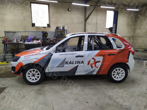 Брендирование гоночного автомобиля «Лада Калина-2» хетчбэк — фото 5