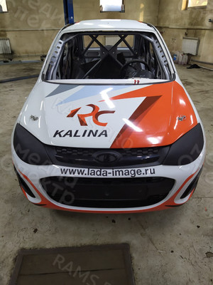 Брендирование гоночного автомобиля «Лада Калина-2» хетчбэк — фото 9