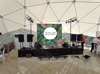 Аренда фотозоны Press Wall на свадьбу — фото