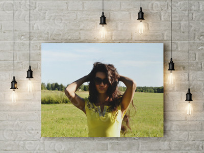 Фотокартина на холсте 40х30см «Подруга в желтом» — фото
