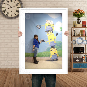 Фотокартина на холсте 40х50см «Девушка с миньонами» — фото 1