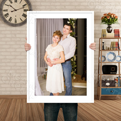 Фотокартина на холсте 60х80см «Двое у серой колонны» — фото