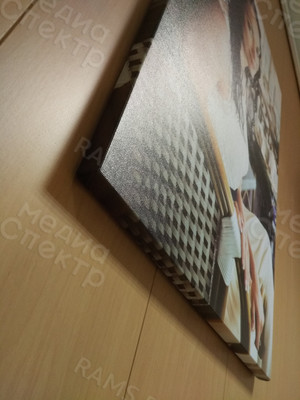 Фотокартина на холсте 50х70см «Девушка в плетеном кресле» — фото 4