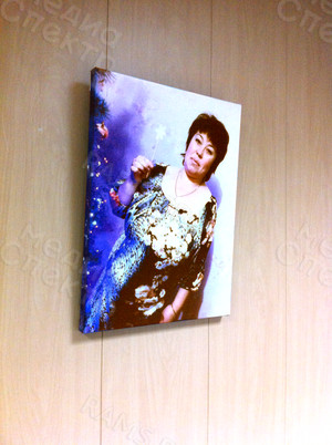 Фотокартина на холсте 30х40см «Дама у новогодней ёлки» — фото 3