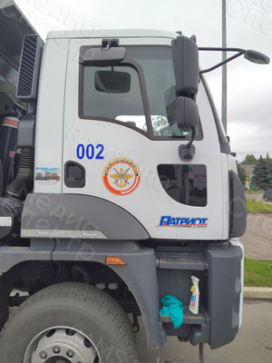 Брендирование наклейками автотранспорта ДОСААФ РОССИИ «Самосвал Ford 4142D» — фото 2