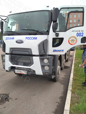 Брендирование наклейками автотранспорта ДОСААФ РОССИИ «Самосвал Ford 4142D» — фото 3