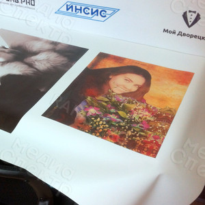 Фотокартина в стиле гранж на холсте 30х40см «Девушка с букетом» — фото 1