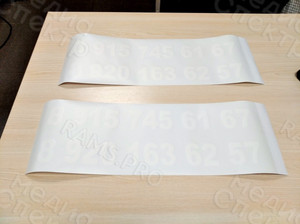 Наклейки номера телефонов на дверь гаража — фото 1