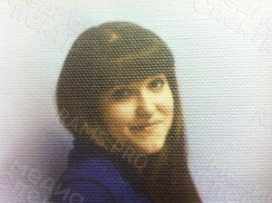 Фотокартина на холсте 40х50см «Девушка с миньонами» — фото 3